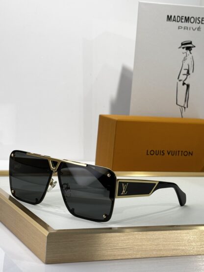 LOUIS VUITTON Fashion Sunglasses - Image 4
