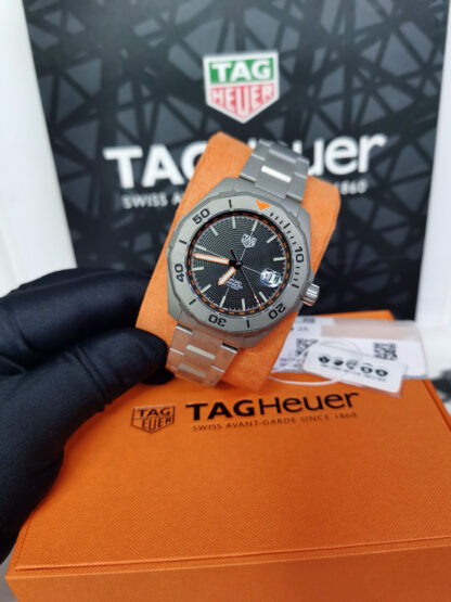 TAGHeuer Aquaracer Series Quartz Women's Watch - Image 2