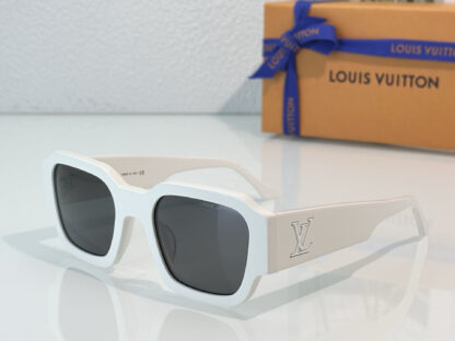 LOUIS VUITTON Fashion Sunglasses - Image 4