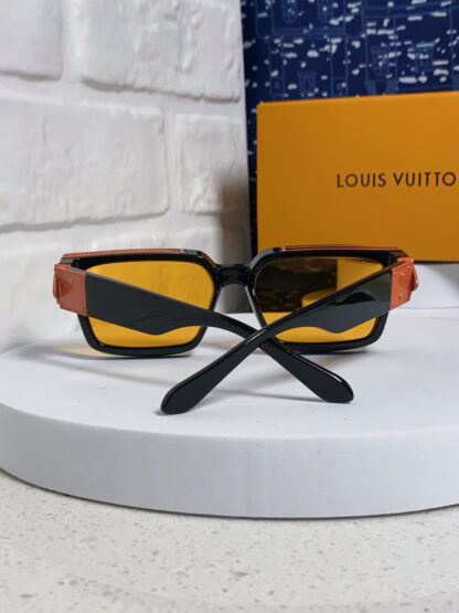 LOUIS VUITTON Fashion Sunglasses - Image 4