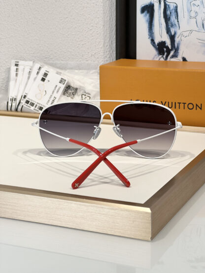 LOUIS VUITTON Fashion Sunglasses - Image 4