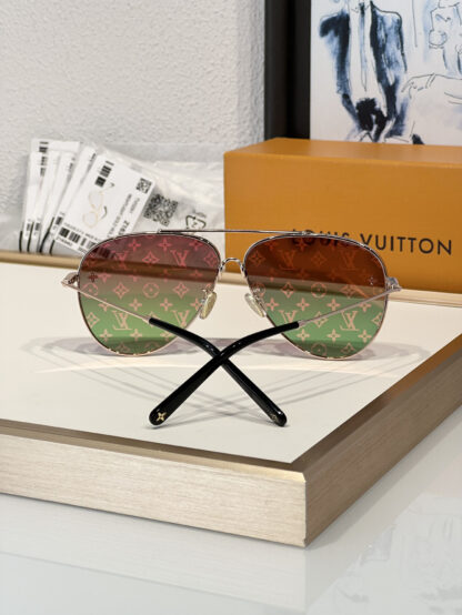 LOUIS VUITTON Fashion Sunglasses - Image 4