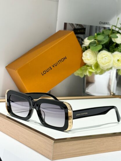 LOUIS VUITTON Fashion Sunglasses - Image 4