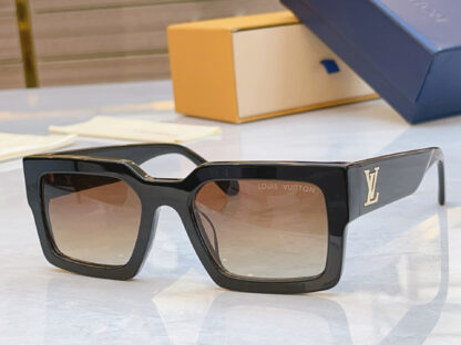 LOUIS VUITTON Fashion Sunglasses - Image 4