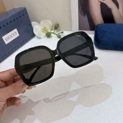 Gucci fashion sunglasses - Image 3