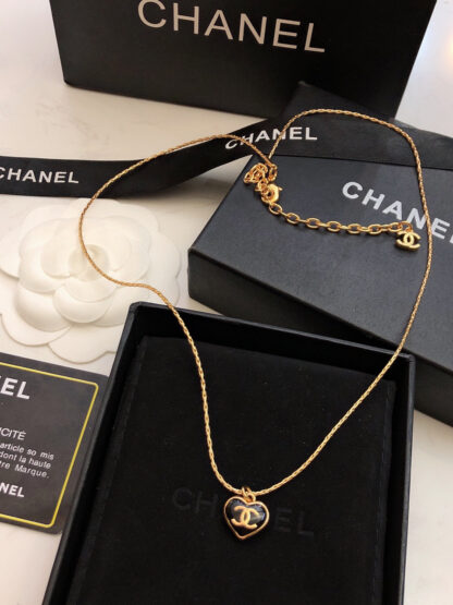 Chanel Heart Gradient Pearl Sweater Necklace - Image 3