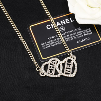 Chanel versatile trendy heart necklace
