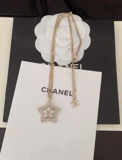 Chanel White Five-pointed Star Necklace - Image 4