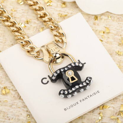 Chanel trendy lock necklace - Image 3