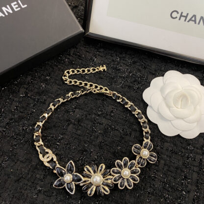 Chanel Vintage Daisy Flower Black Leather Necklace - Image 4