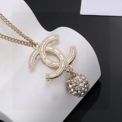Chanel Vintage Gentle Pearl Embellished Necklace - Image 3