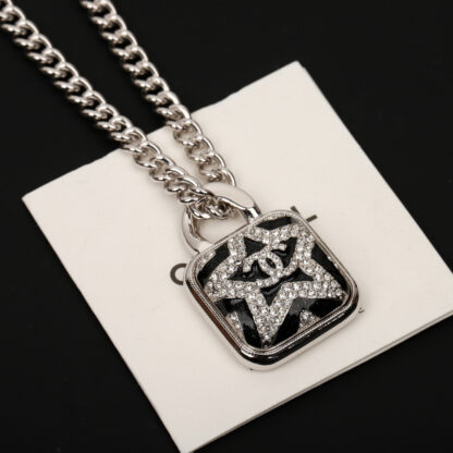 Chanel classic versatile fashion necklace - Image 3