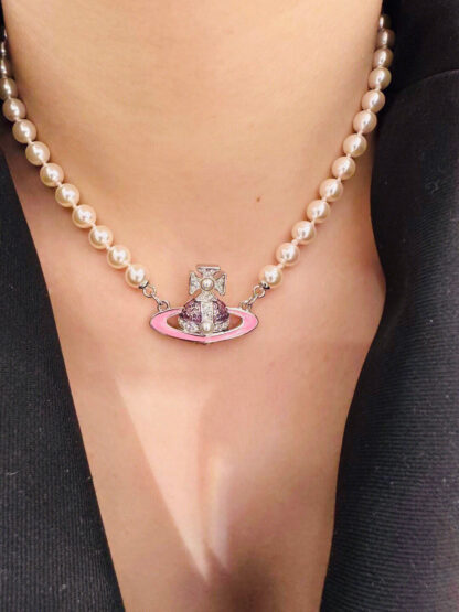 Vivienne Westwood's exquisite Saturn pearl necklace - Image 3