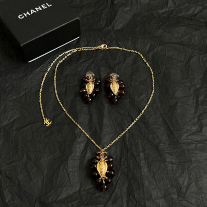 Chanel classic fashion vintage necklace - Image 2