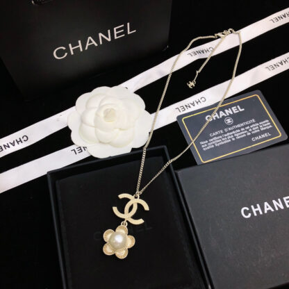 Chanel Classic Pearl Camellia Necklace - Image 3