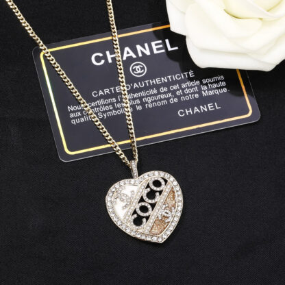 Chanel exquisite coco heart necklace - Image 3