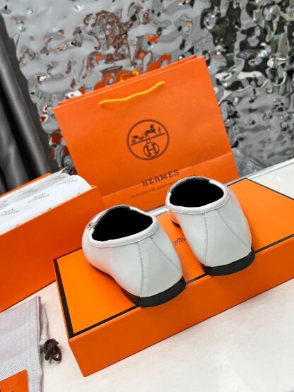 Hermès Spring Classic White Handcrafted Loafers - Image 3