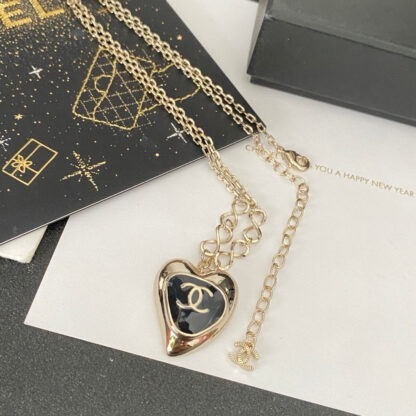 Chanel exquisite heart vintage necklace - Image 3