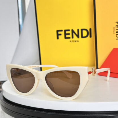 FENDI fashion trend sunglasses - Image 4