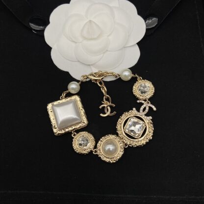 Chanel exquisite and gorgeous palace style necklace - Image 3