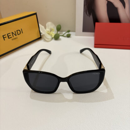 FENDI fashion trend sunglasses - Image 4