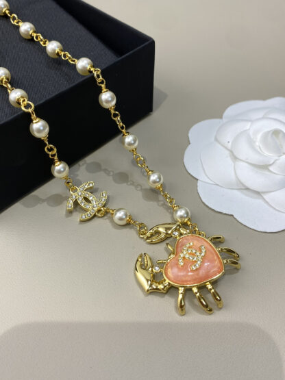 Chanel glass pink gold rhinestone double c crab necklace - Image 3