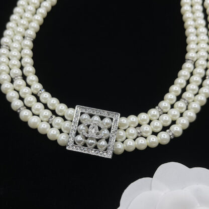 Chanel three-layer pearl exquisite necklace - Image 3