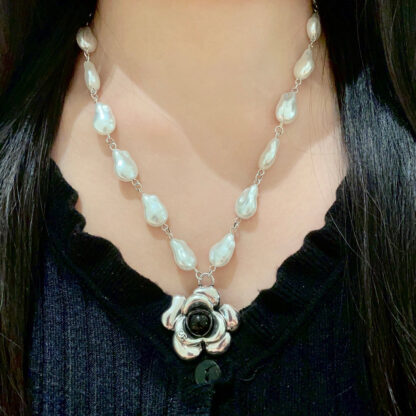 Chanel Camellia Vintage Necklace - Image 4