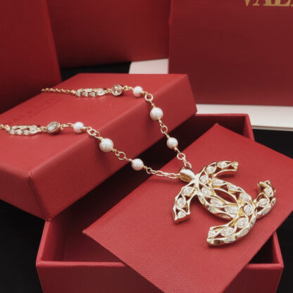 Chanel crystal diamond twist light gold hollow double c necklace - Image 4