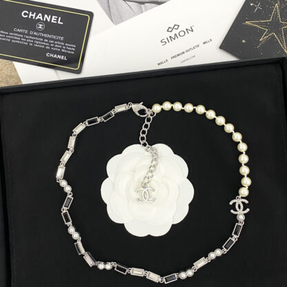 Chanel rhinestone and pearl bow necklace - Image 3