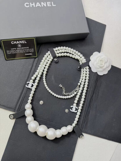 Chanel Pearl Elegant Sweater Necklace - Image 3