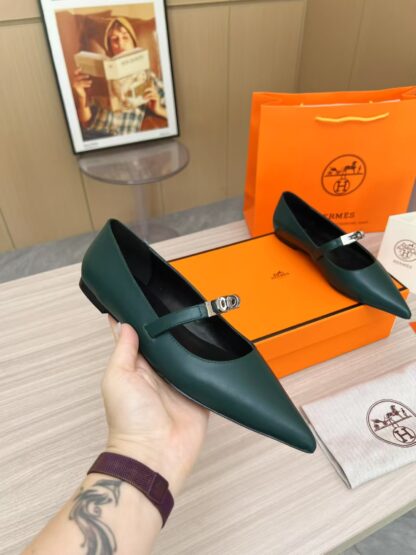 Hermès dark green thick heeled comfortable loafers are a must-have for vacation - Image 3