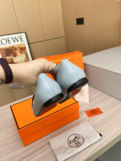 Hermès light blue thick heeled loafers are a must-have for vacation - Image 3