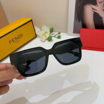 FENDI fashion trend sunglasses - Image 4