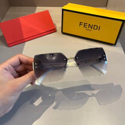 FENDI fashion trend sunglasses - Image 4