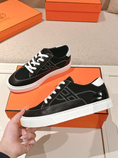 Hermes black and white couple's stylish casual skateboard shoes - Image 4