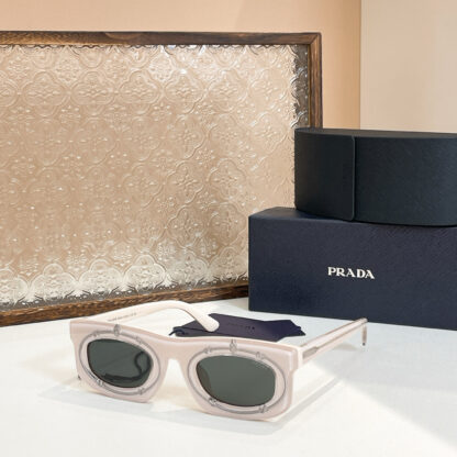 Prada fashion trend sunglasses - Image 4