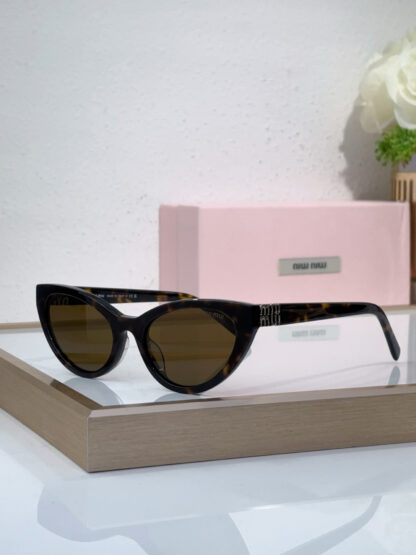 Miu Miu trendy fashion sunglasses - Image 5