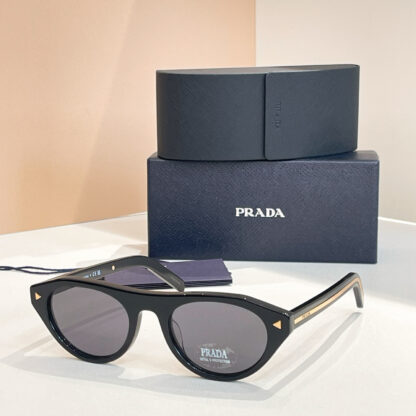 Prada fashion trend sunglasses - Image 4