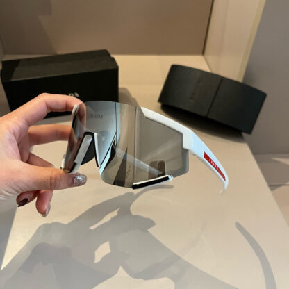 Prada fashion trend sunglasses - Image 4
