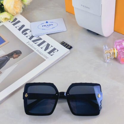 Prada fashion trend sunglasses - Image 4
