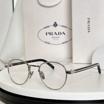 Prada fashion trend sunglasses - Image 4