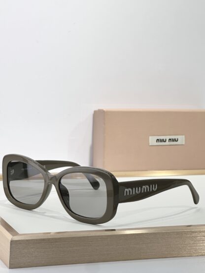 Miu Miu trendy fashion sunglasses - Image 5