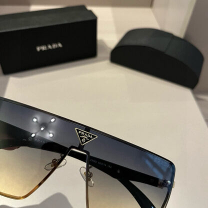 Prada fashion trend sunglasses - Image 4