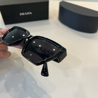Prada fashion trend sunglasses - Image 4