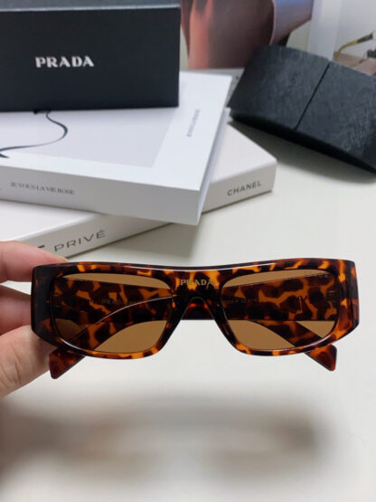 Prada fashion trend sunglasses - Image 4