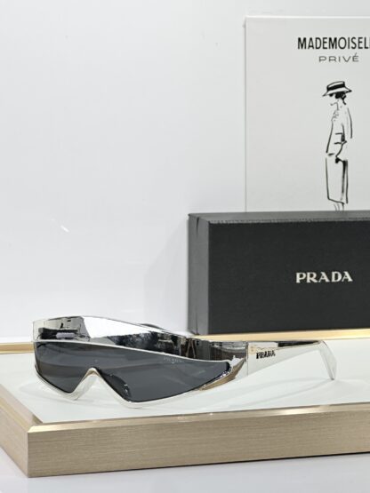 Prada fashion trend sunglasses - Image 4