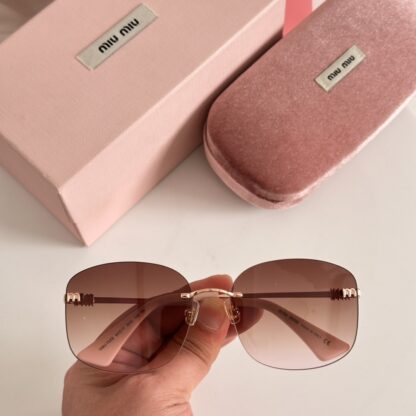 Miu Miu trendy fashion sunglasses - Image 4