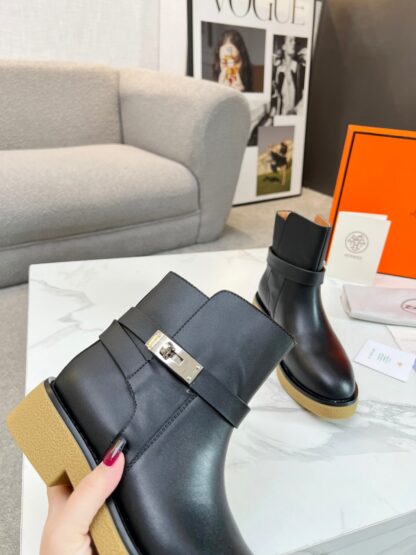 Hermès classic black silver buckle knight boots - Image 3