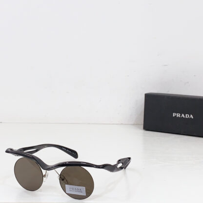 Prada fashion trend sunglasses - Image 4